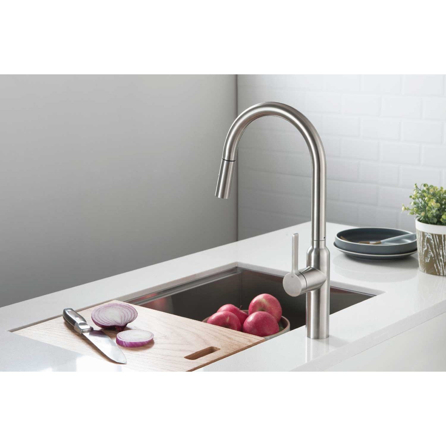 Flusso Faucets Klassiker Ziel 17" Single Hole Gunmetal Gray Stainless Steel Pull-Down Kitchen Faucet With Dual Function Sprayer