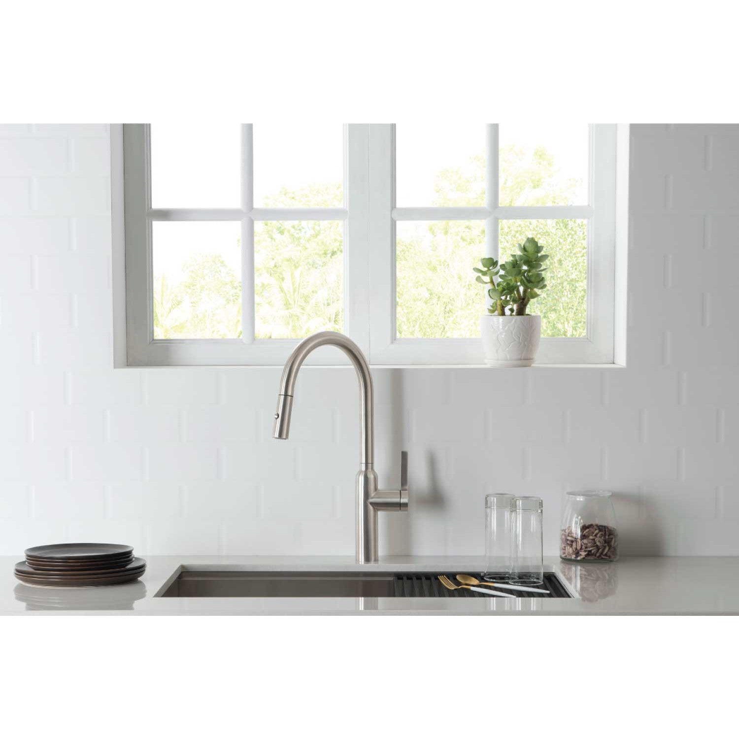 Flusso Faucets Klassiker Ziel 17" Single Hole Gunmetal Gray Stainless Steel Pull-Down Kitchen Faucet With Dual Function Sprayer