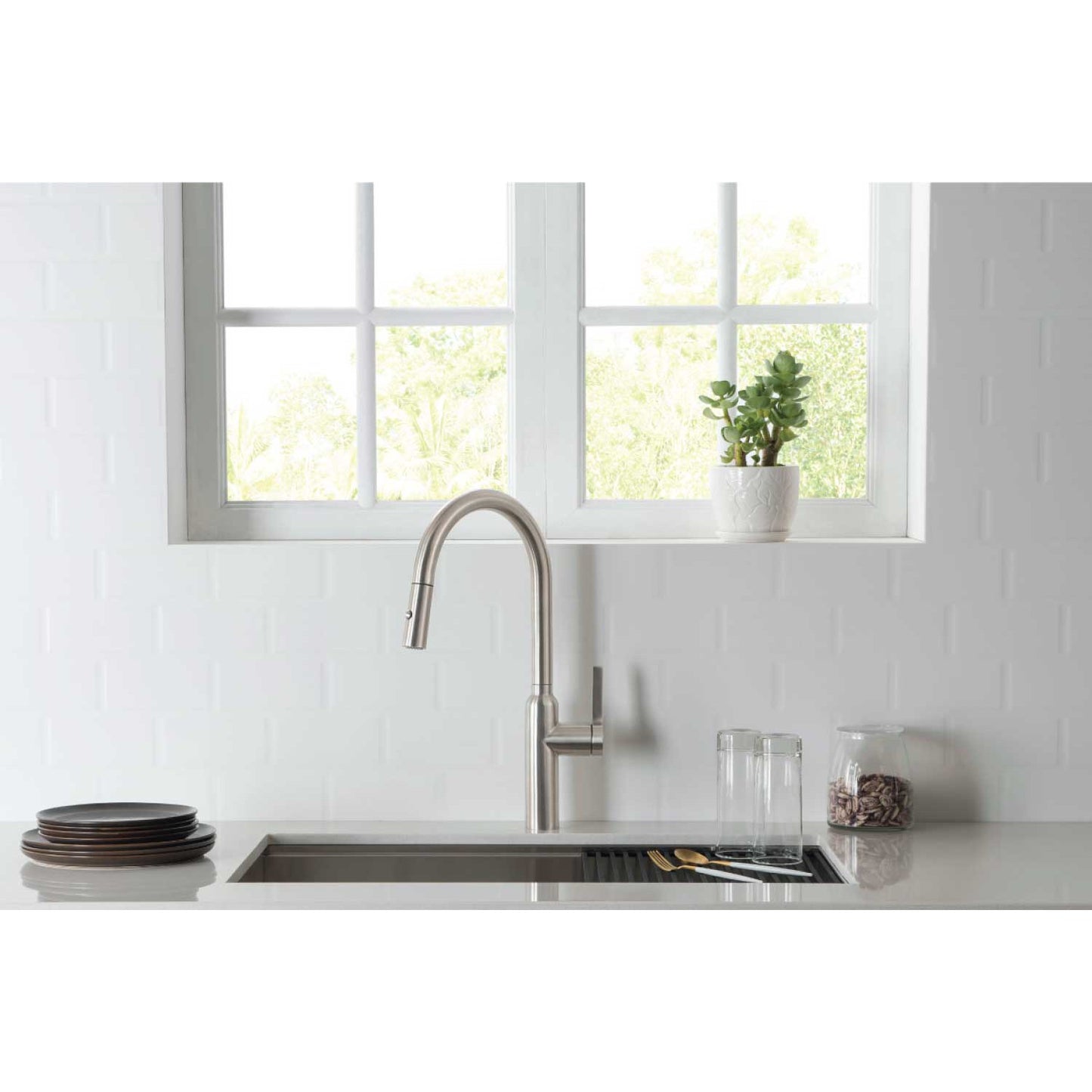 Flusso Faucets Klassiker Ziel 17" Single Hole Leaf Green Stainless Steel Pull-Down Kitchen Faucet With Dual Function Sprayer