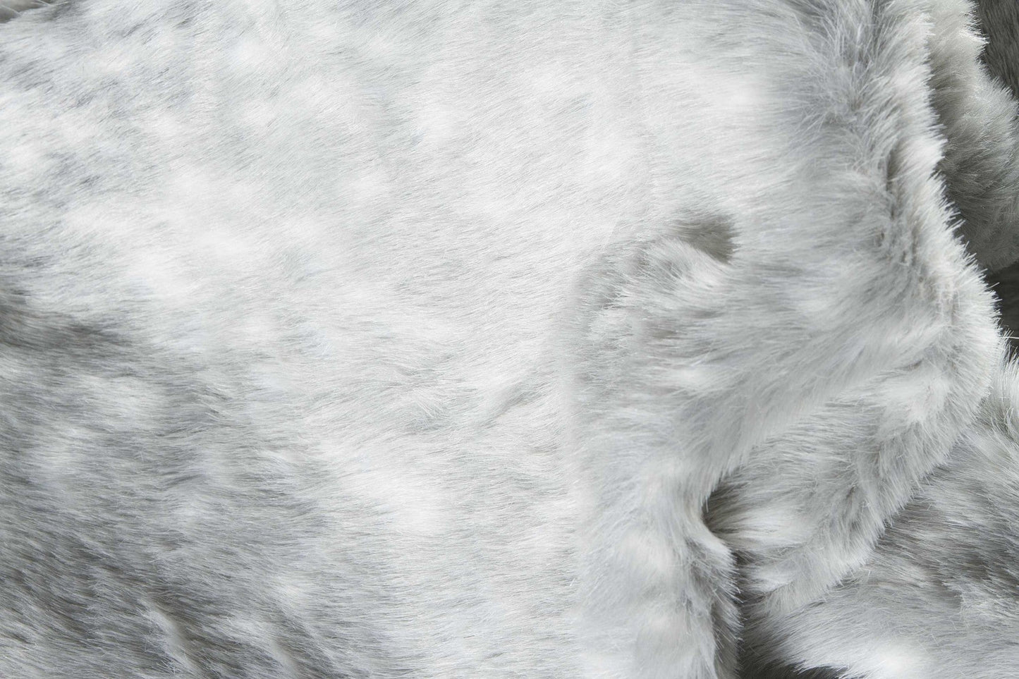 HomeRoots 0.8" x 60" x 51" Acrylic Plush Polyester Rug in Grey Finish