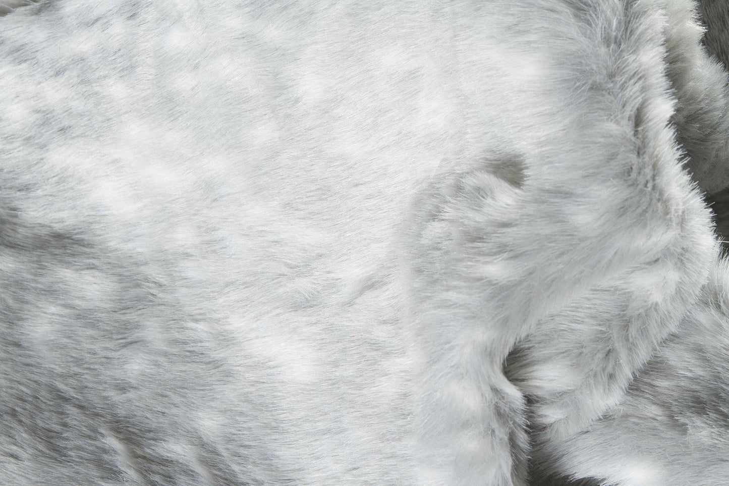 HomeRoots 0.8" x 90" x 63" Acrylic Plush Polyester Grey Rug