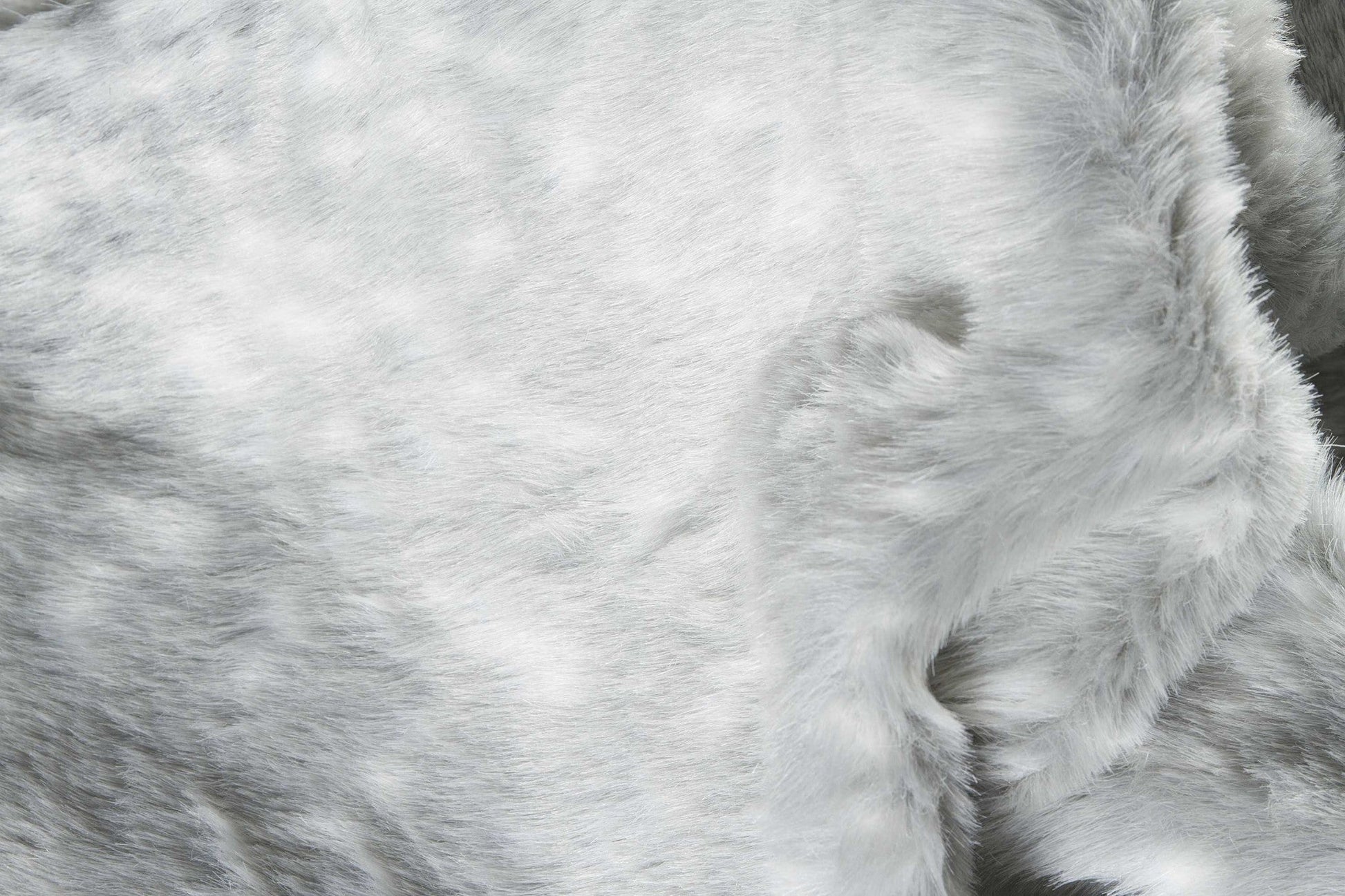 HomeRoots 0.8" x 90" x 63" Acrylic Plush Polyester Grey Rug