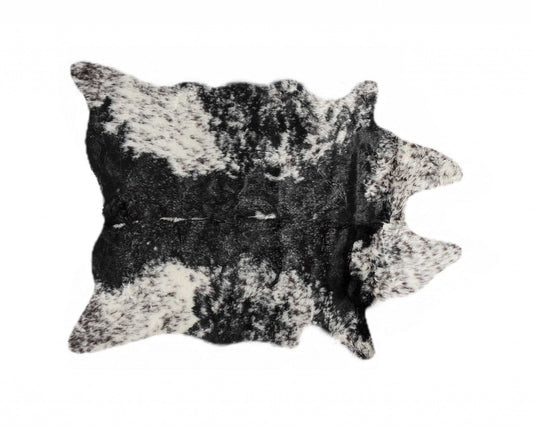 HomeRoots 0.8" x 90" x 63" Acrylic Plush Polyester S&P Black White Rug
