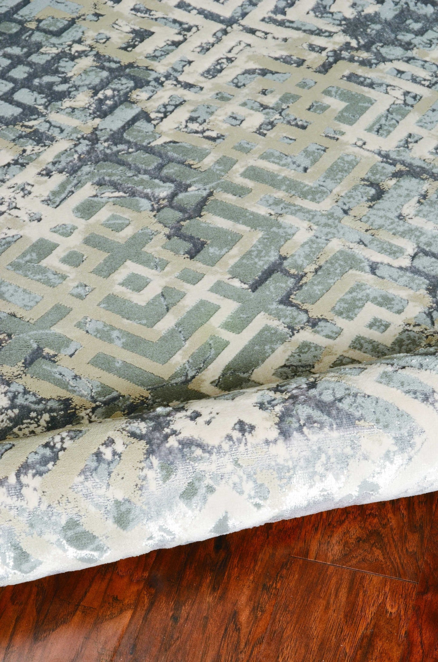HomeRoots 10' x 13' Sand Silver Machine Woven Geometric Indoor Area Rug