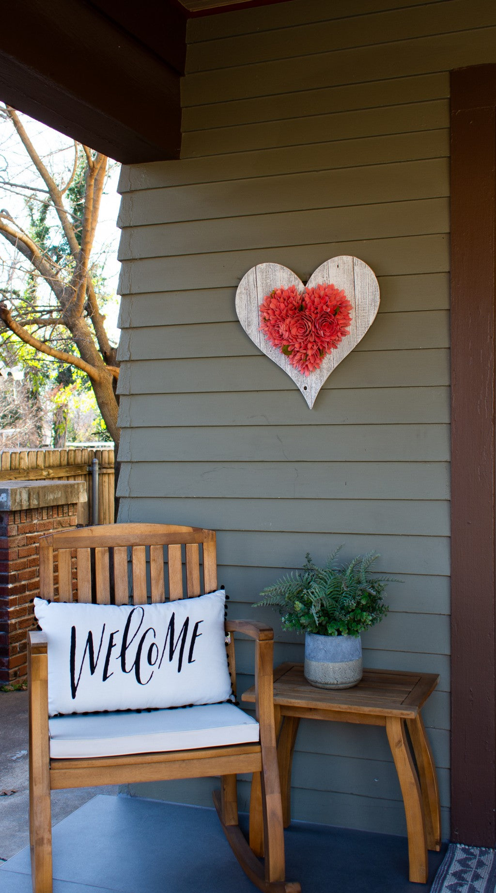 HomeRoots 12" Farmhouse White Wash Wooden Heart