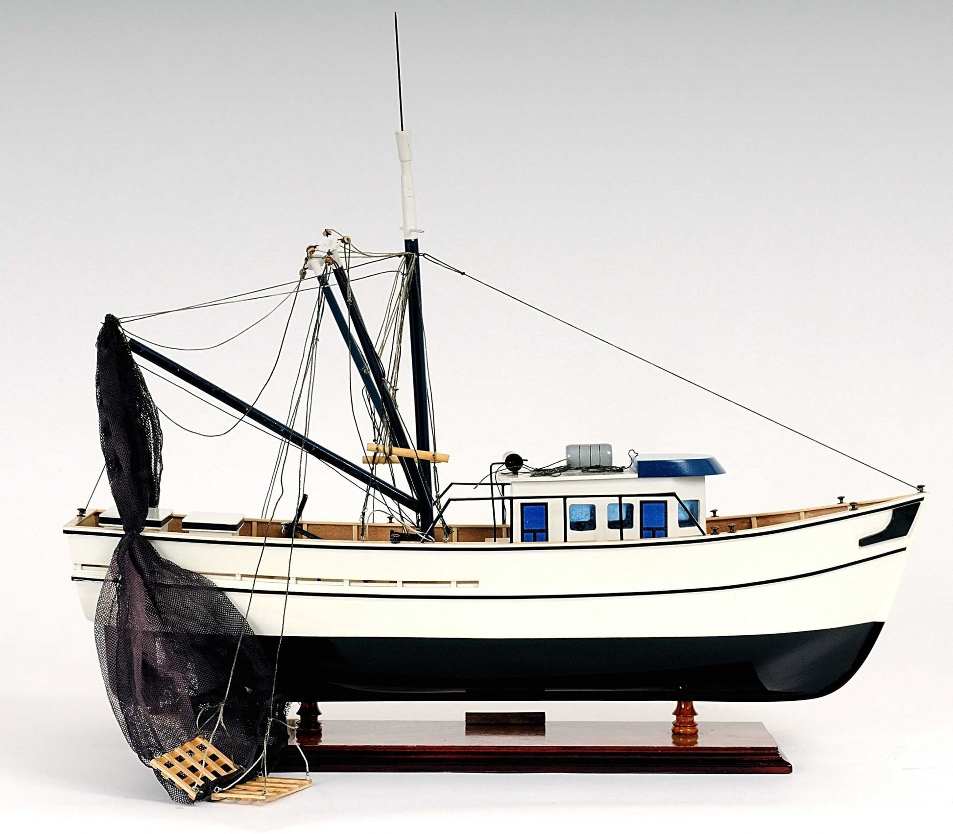 HomeRoots 13.5" x 25" x 22" Shrimp Boat