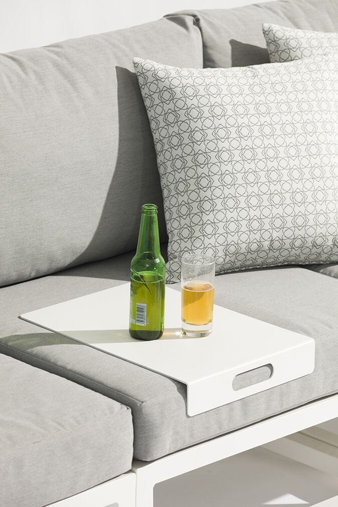 HomeRoots 16.5" x 12" x 2.5" Aluminum Tray With White Finish