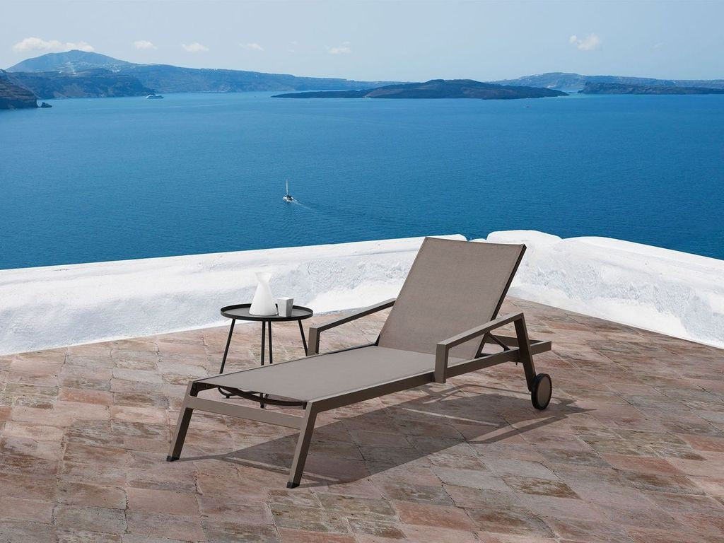 HomeRoots 18" Aluminum Indoor And Outdoor Round End Table in Gray Finish