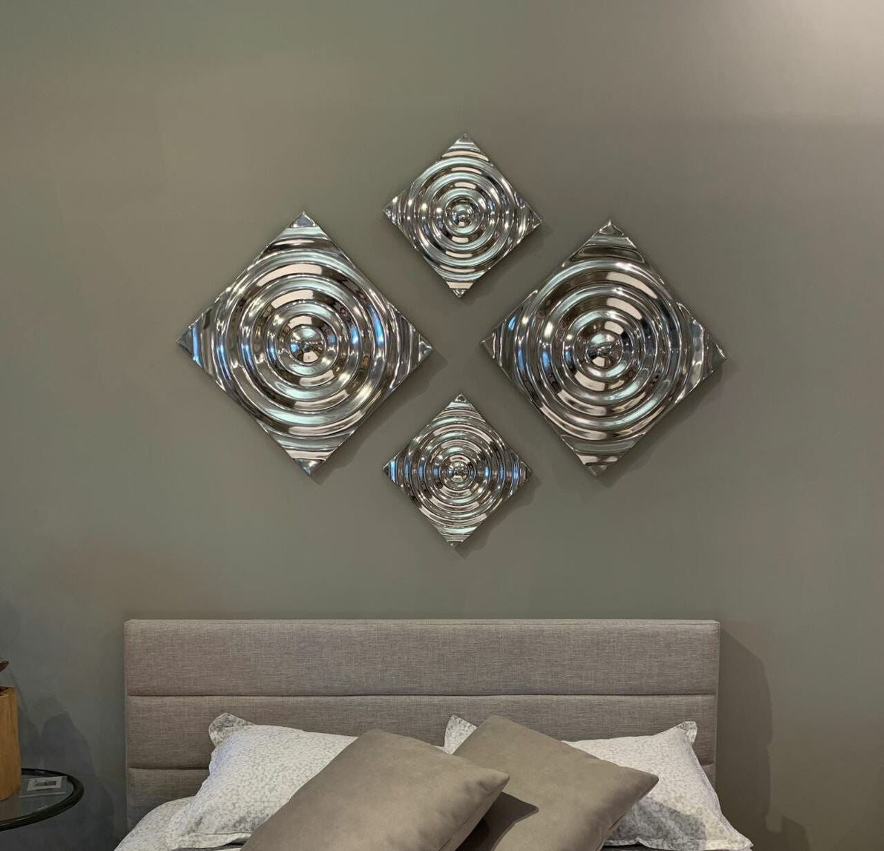 HomeRoots 1.5' x 19.5' x 19.5' Buffed Large Rippled Wall Tile