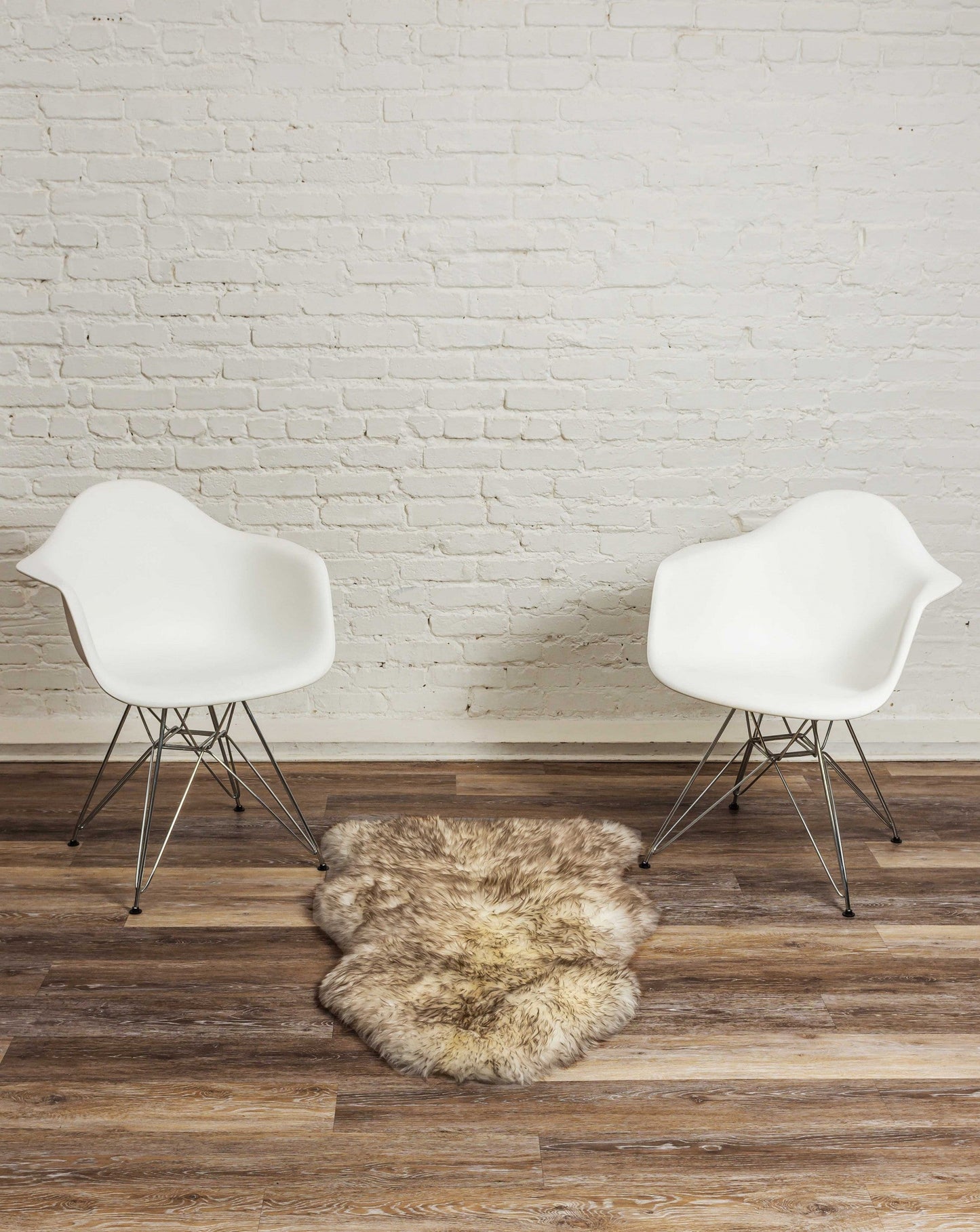 HomeRoots 2' x 3' Dark Cream New Zealand Natural Sheepskin Rug