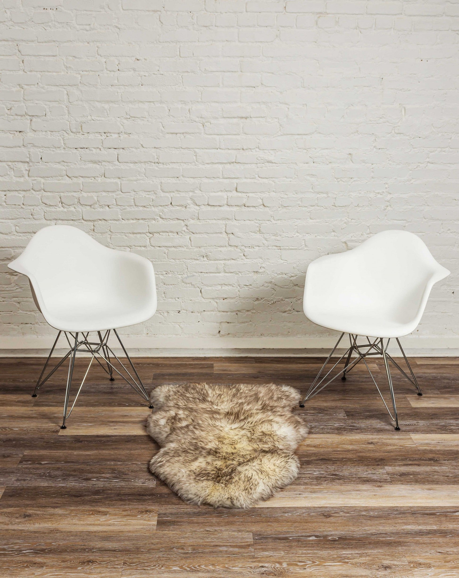 HomeRoots 2' x 3' Dark Cream New Zealand Natural Sheepskin Rug
