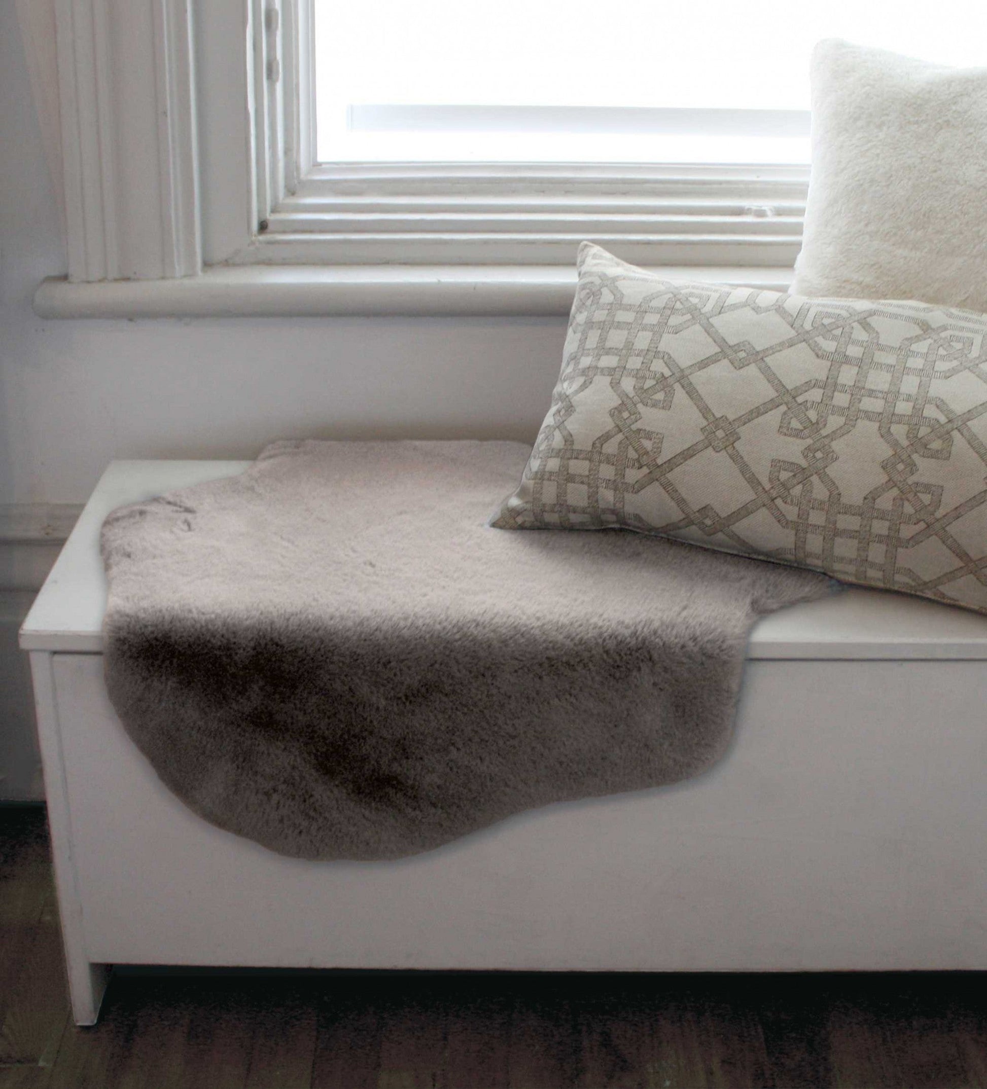 HomeRoots 2' x 3' Gray Faux Rabbit Fur Area Rug