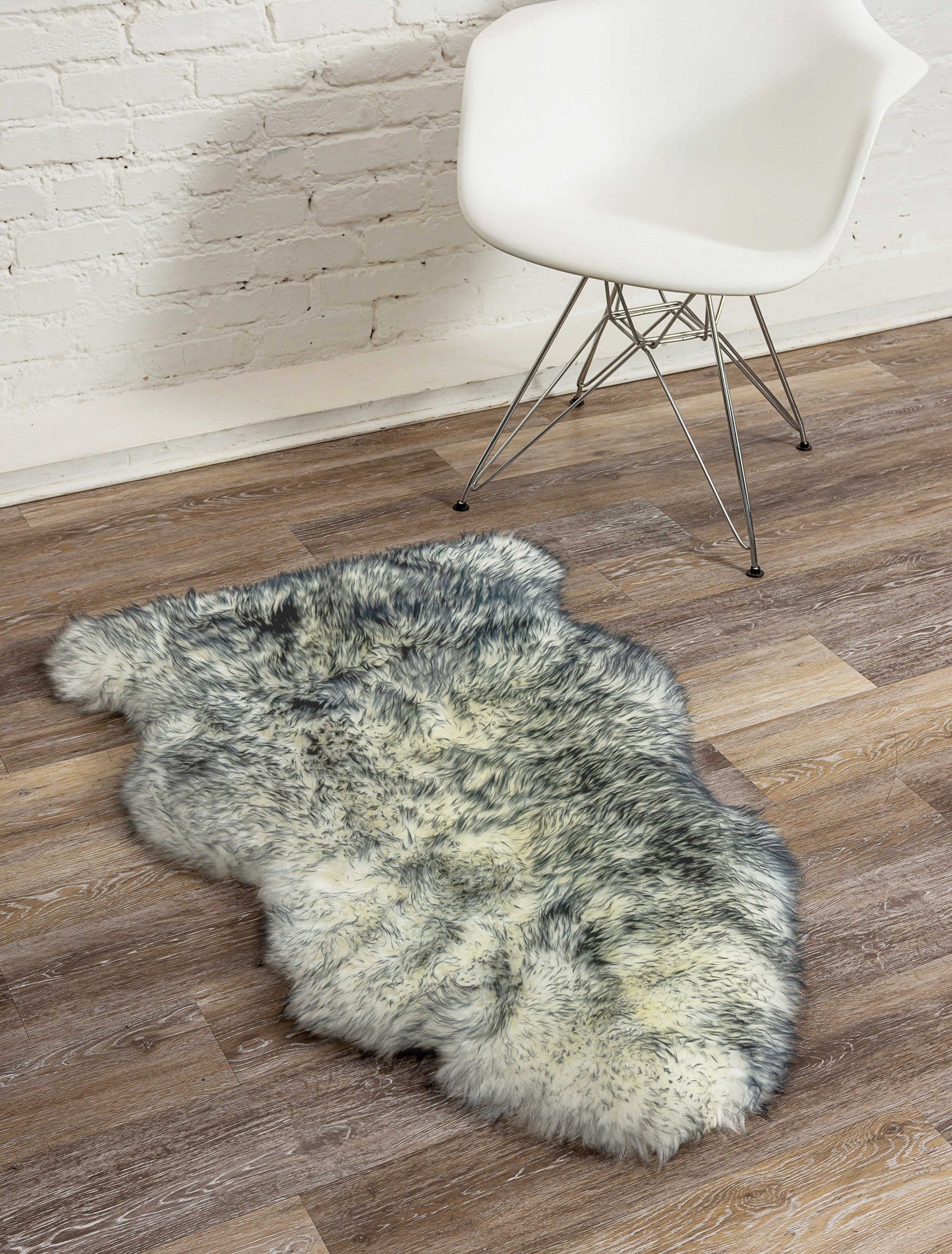 HomeRoots 2' x 3' Gray Mist New Zealand Natural Sheepskin Rug