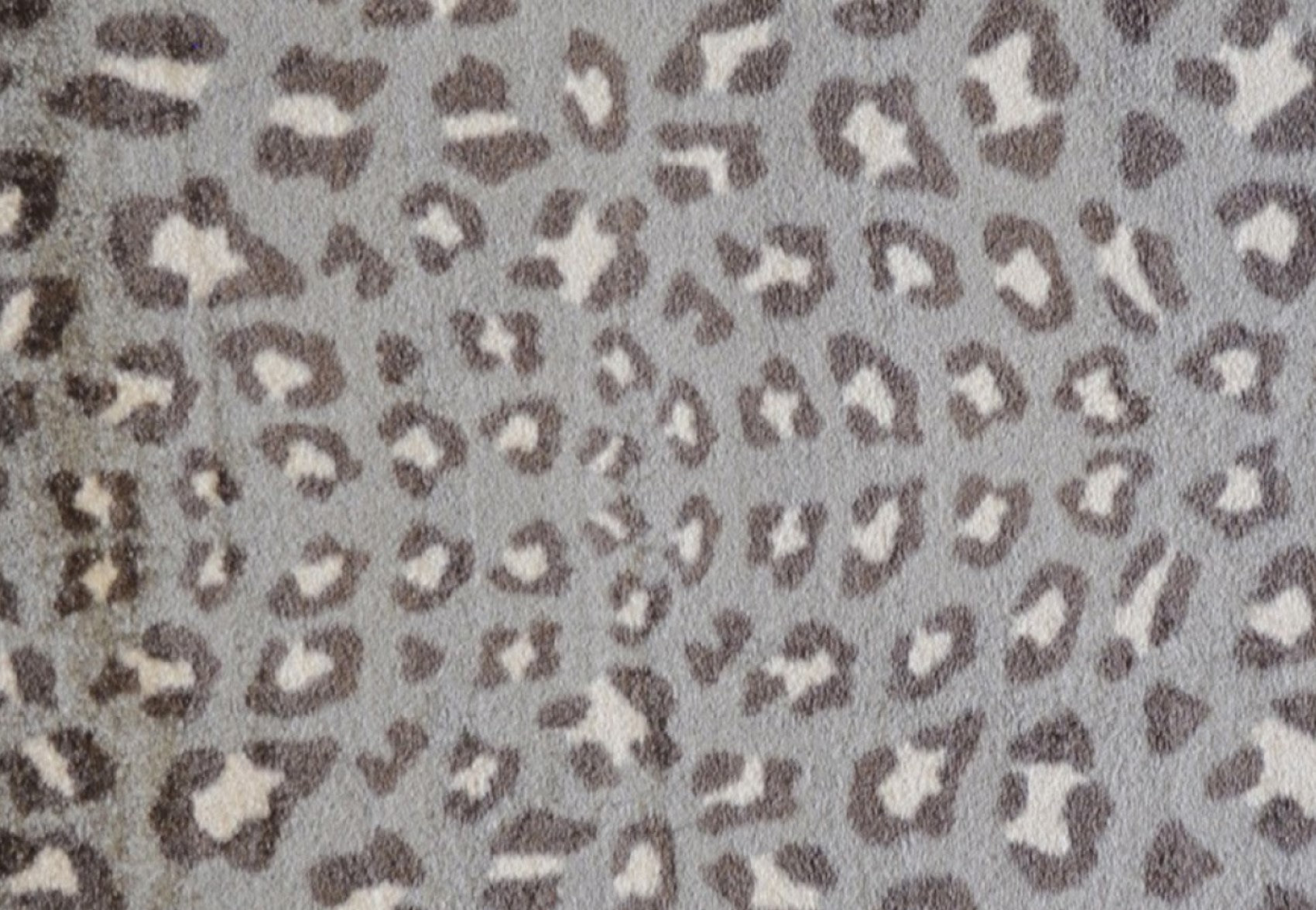 HomeRoots 2' x 3' Gray and Brown Cheetah Washable Floor Mat