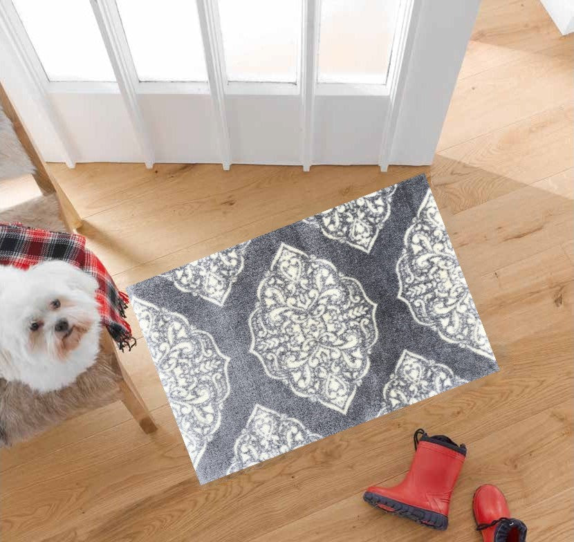 HomeRoots 2' x 3' Gray and Ivory Scallop Medallion Washable Floor Mat