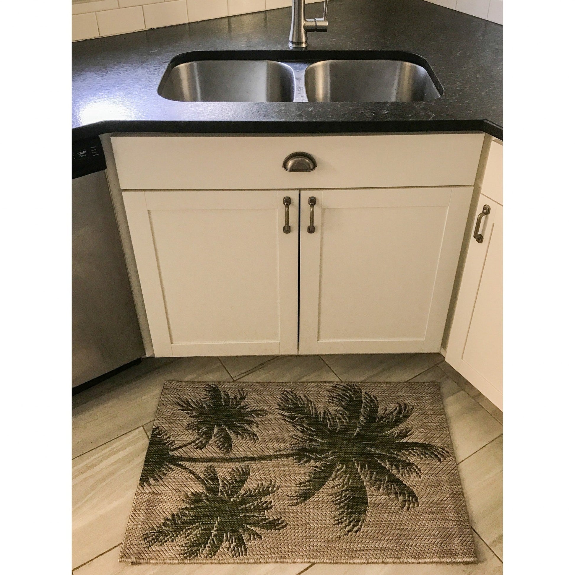 HomeRoots 2' x 3' Green Palm Tree Indoor Outdoor Scatter Rug