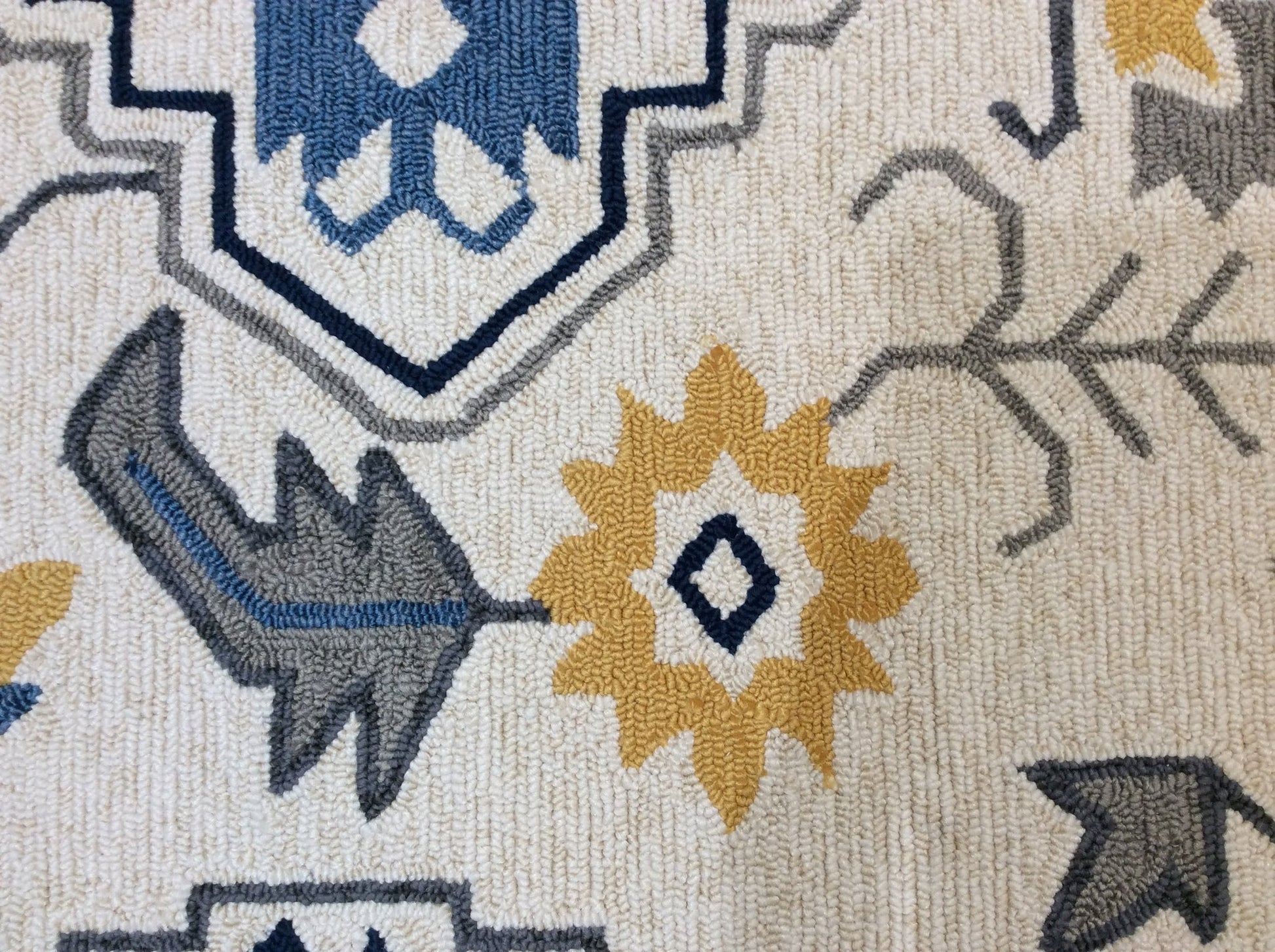 HomeRoots 2' x 3' Ivory Polypropylene Accent Rug