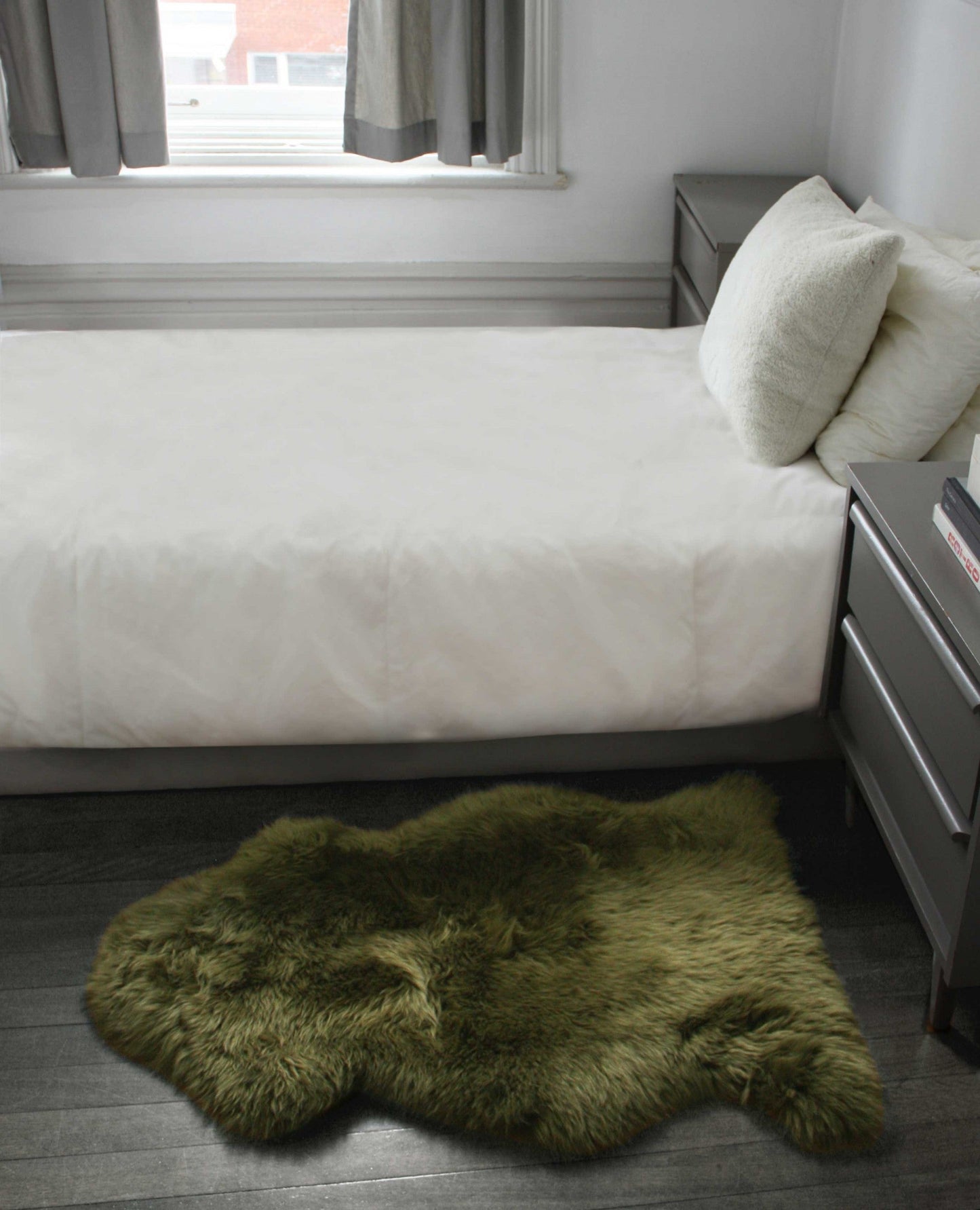 HomeRoots 2' x 3' Khaki Green New Zealand Natural Sheepskin Rug