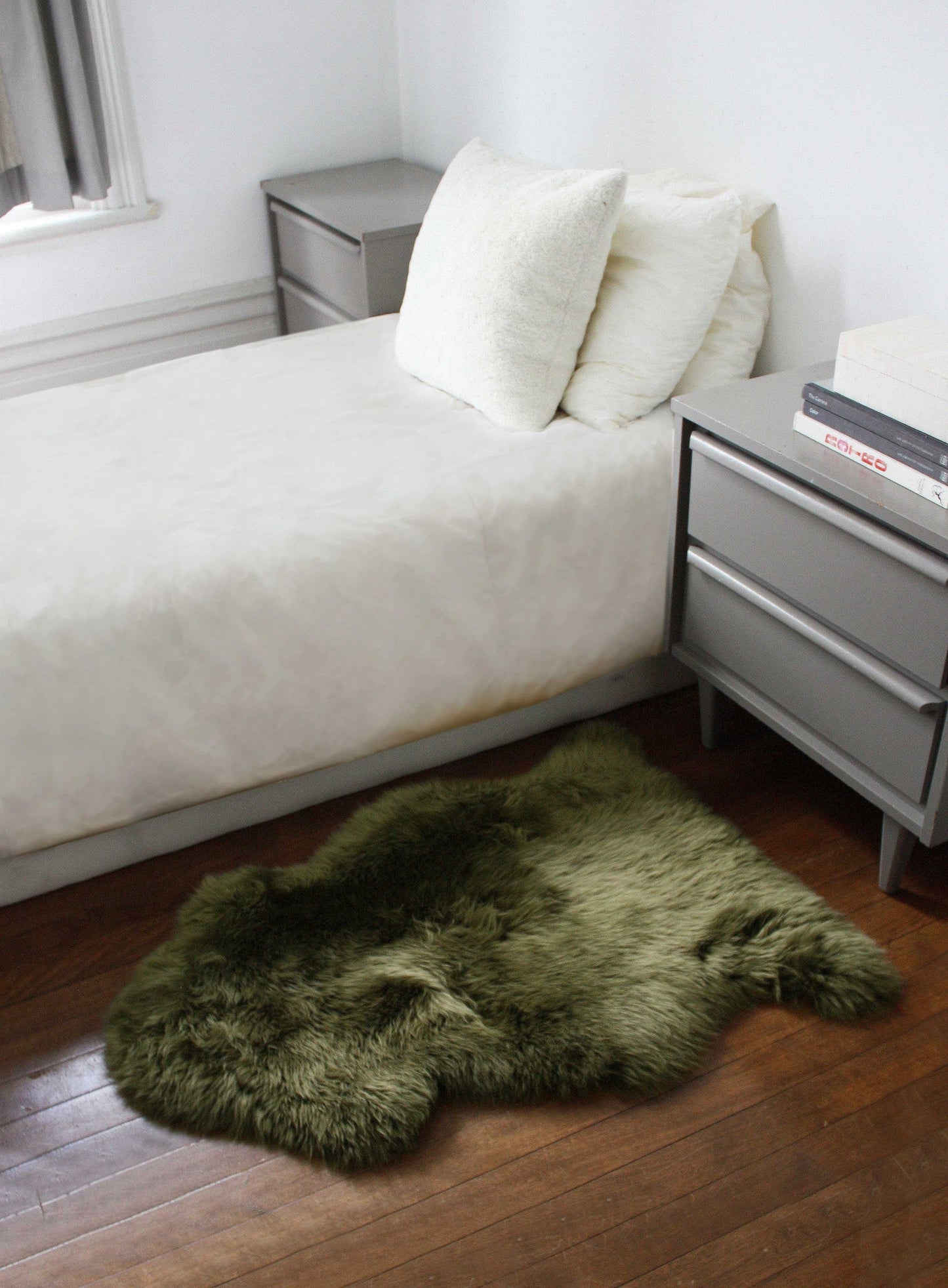 HomeRoots 2' x 3' Khaki Green New Zealand Natural Sheepskin Rug