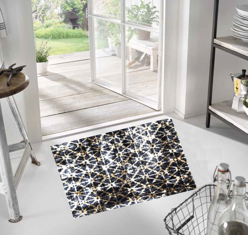 HomeRoots 2' x 3' Modern Ombre Geo Washable Floor Mat