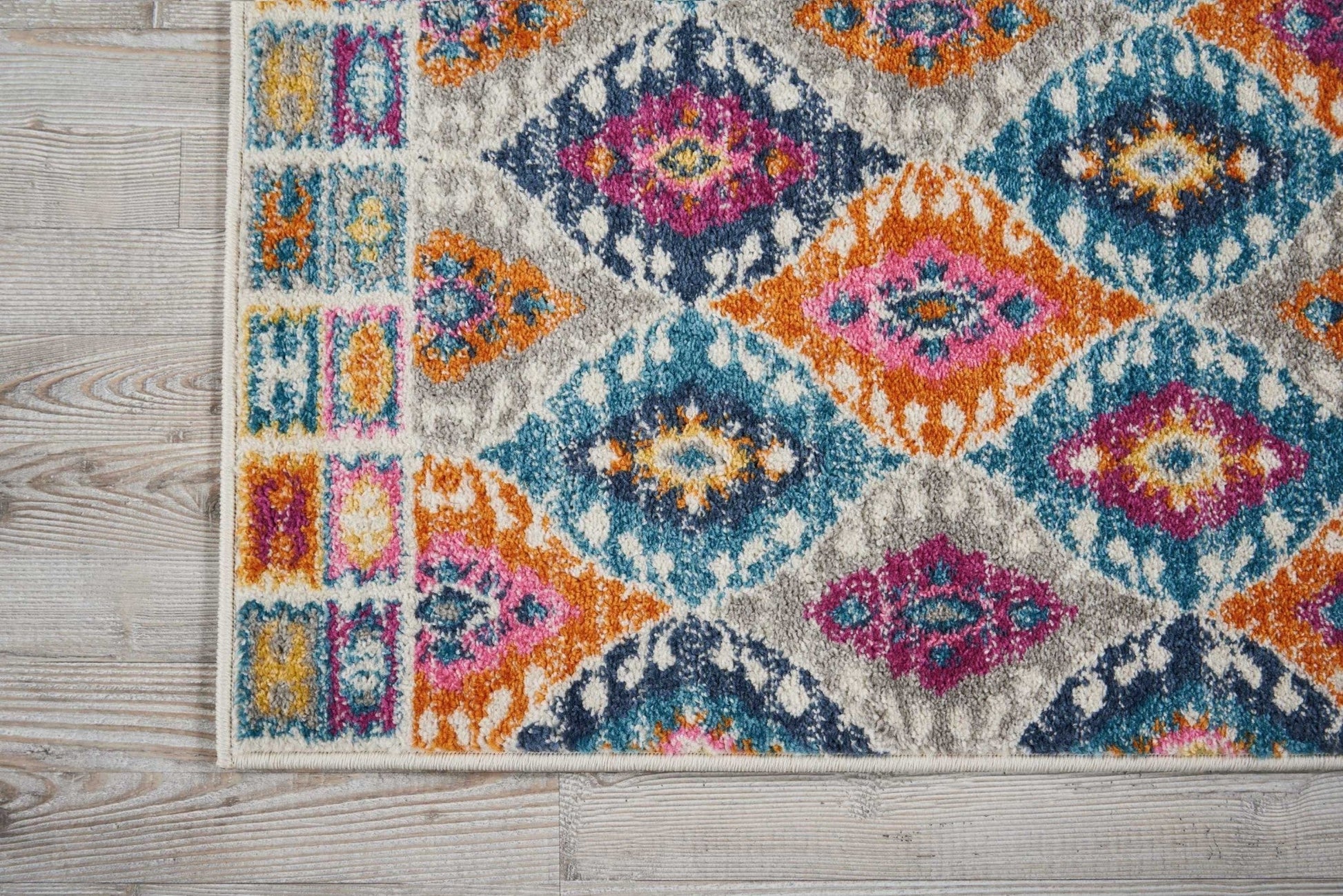 HomeRoots 2' x 3' Multicolor Ogee Pattern Scatter Rug