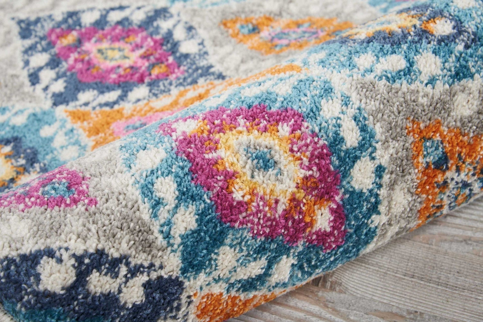 HomeRoots 2' x 3' Multicolor Ogee Pattern Scatter Rug