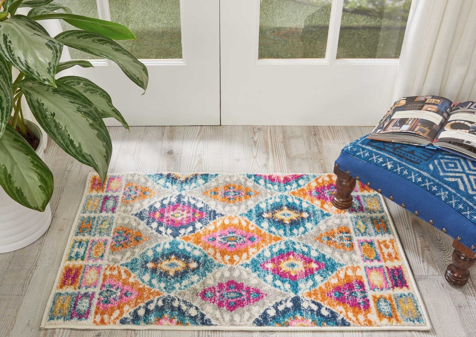 HomeRoots 2' x 3' Multicolor Ogee Pattern Scatter Rug