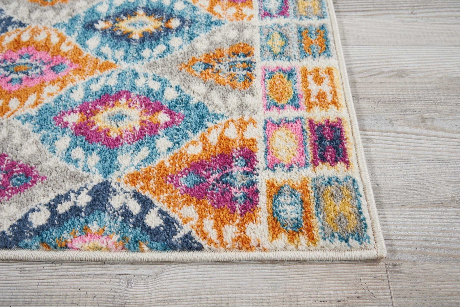 HomeRoots 2' x 3' Multicolor Ogee Pattern Scatter Rug