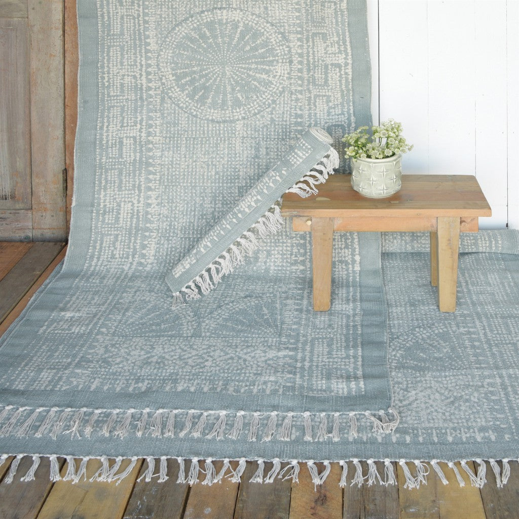 HomeRoots 2' x 3' Sky Gray Distressed Medallion Scatter Rug