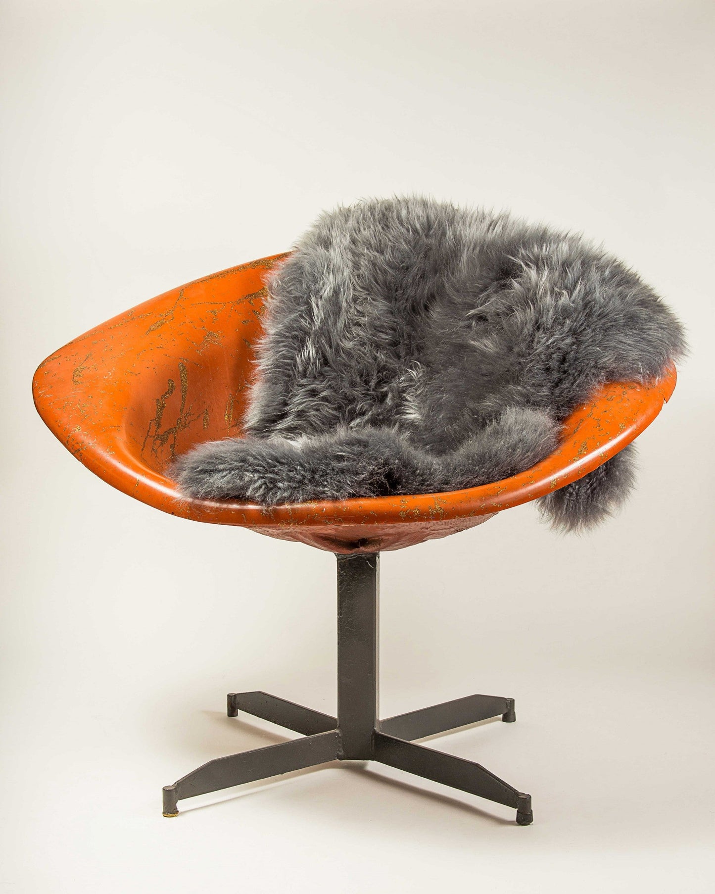 HomeRoots 2' x 3' Warm Gray New Zealand Natural Sheepskin Rug