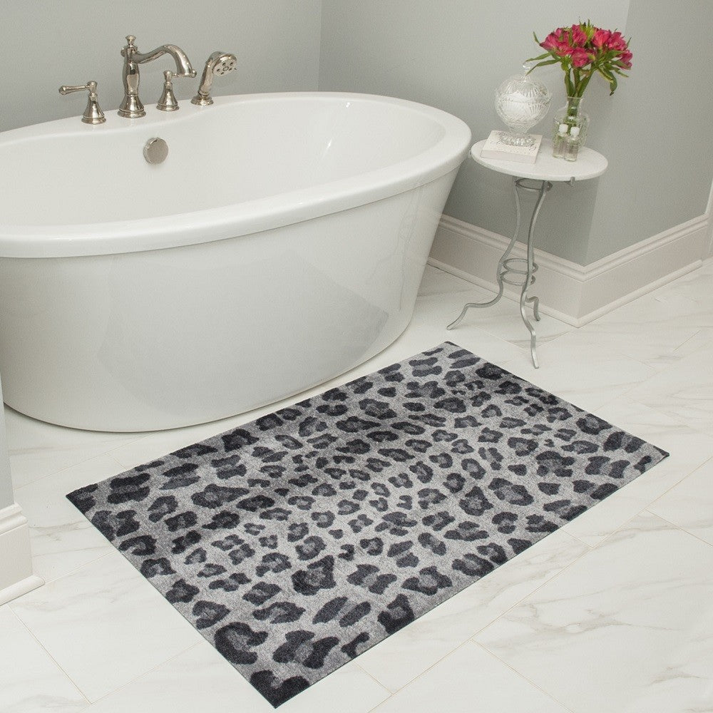 HomeRoots 2' x 4' Black and Gray Cheetah Washable Floor Mat