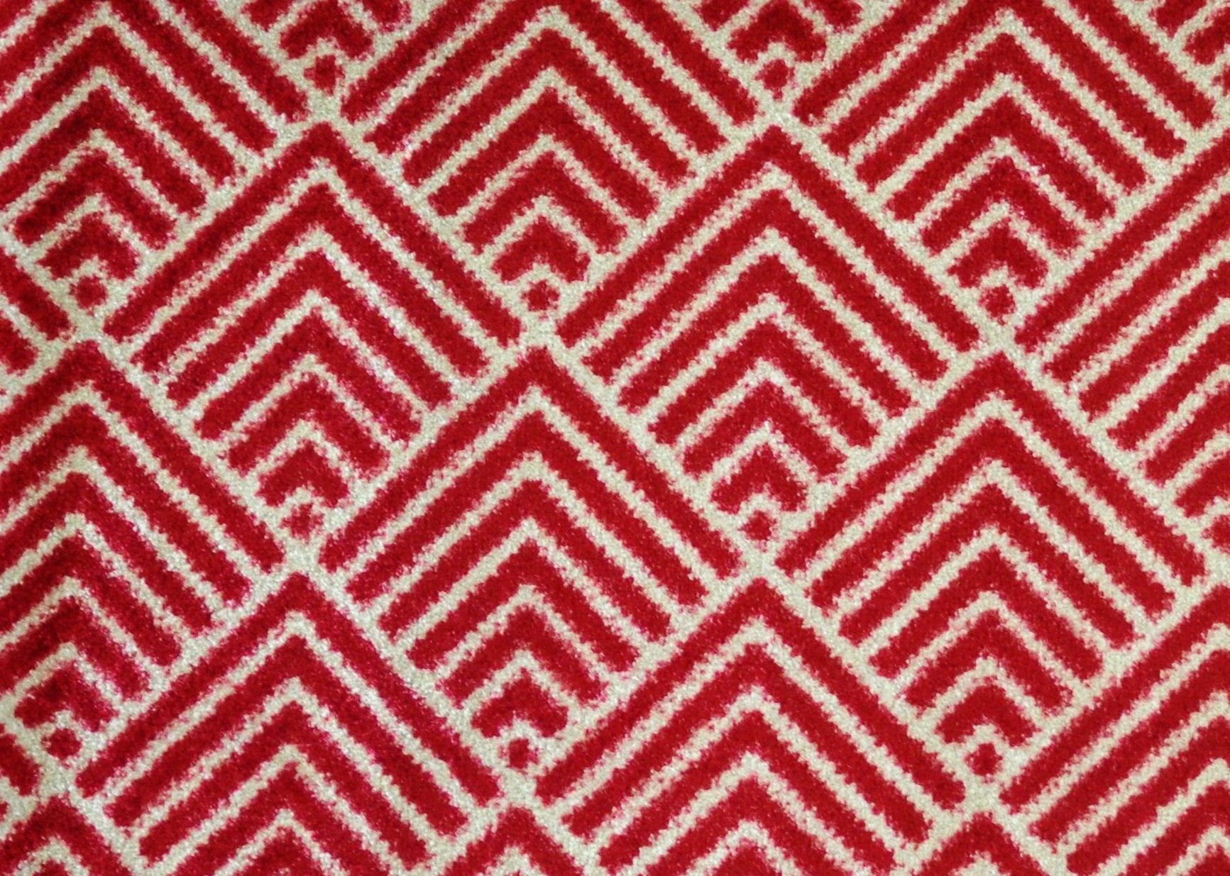 HomeRoots 2' x 4' Deep Red and Tan Arrow Geo Washable Floor Mat
