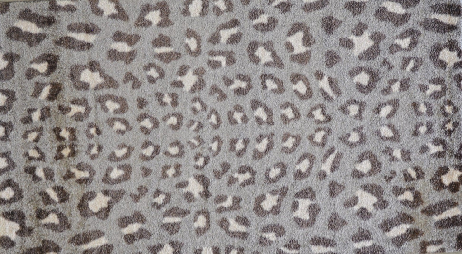 HomeRoots 2' x 4' Gray and Brown Cheetah Washable Floor Mat