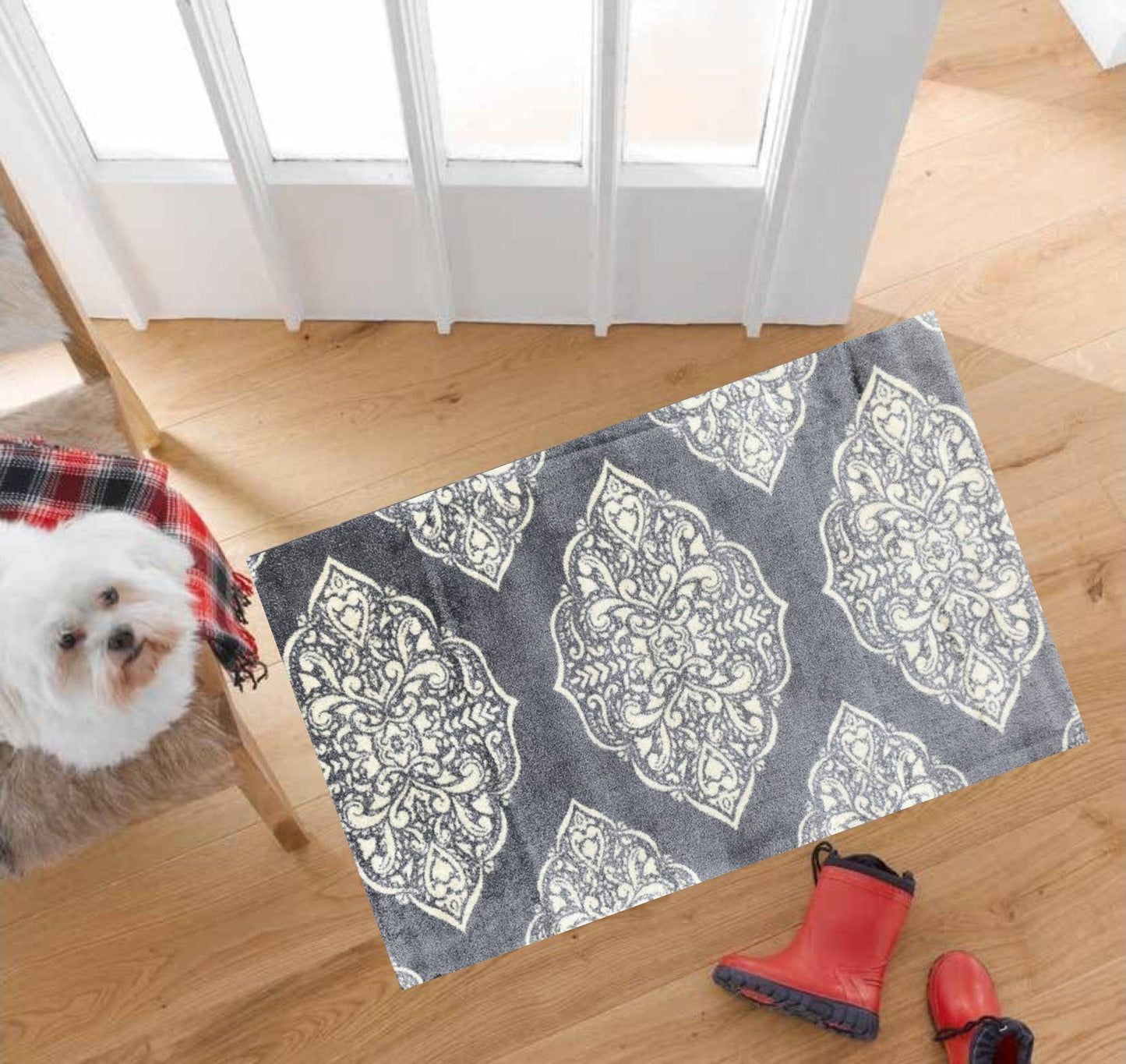 HomeRoots 2' x 4' Gray and Ivory Scallop Medallion Washable Floor Mat