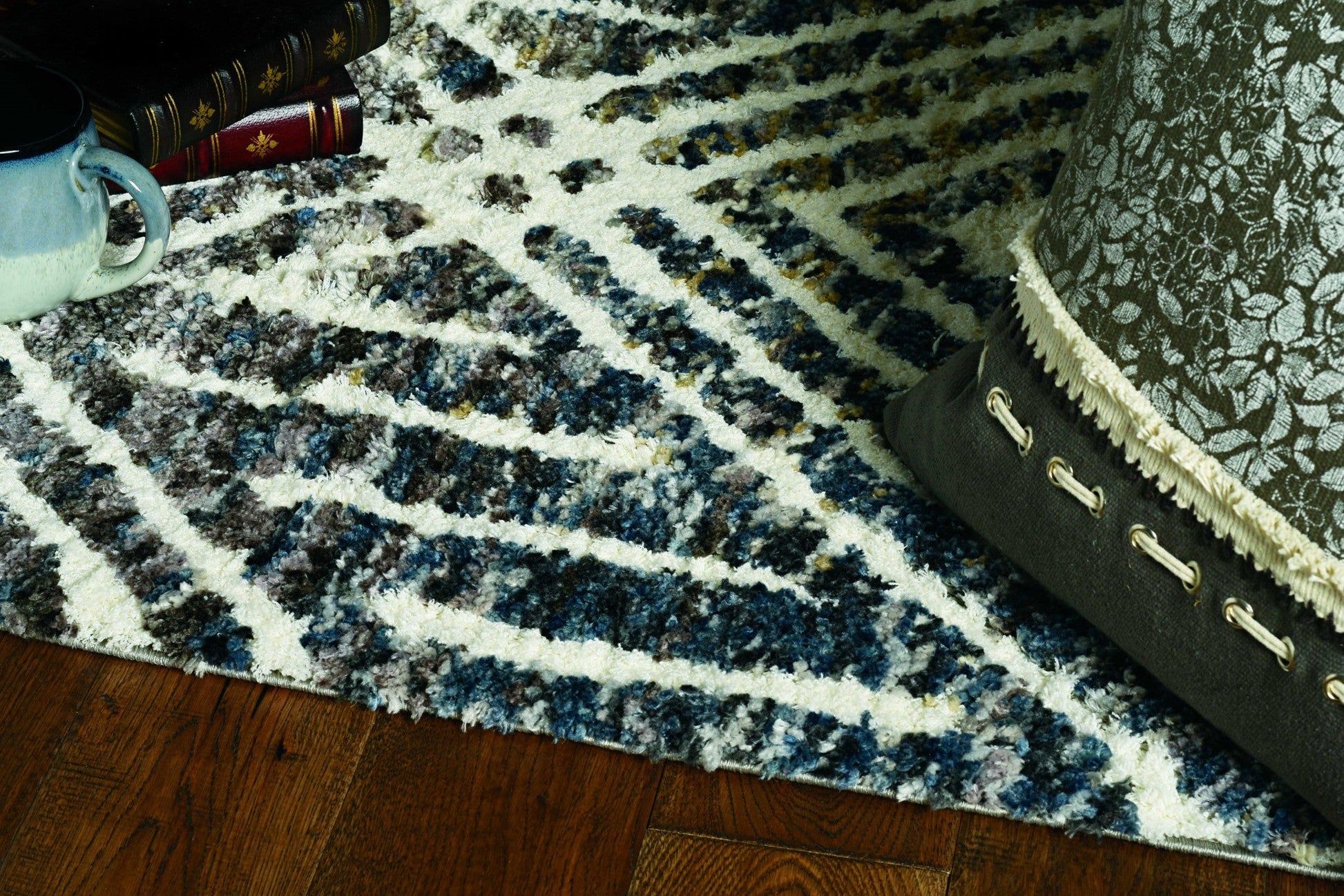 HomeRoots 2' x 7' Grey or Ivory Geometric Diamond Runner Rug with Fringe