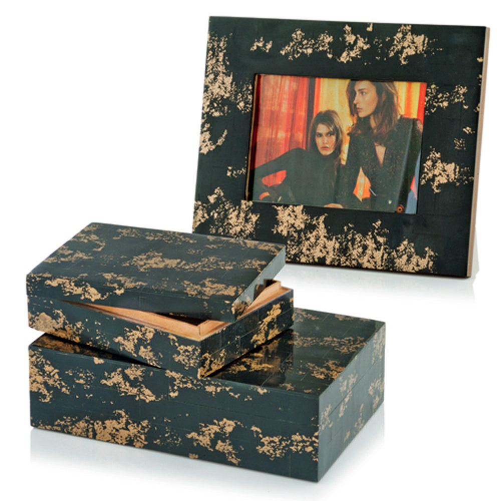 HomeRoots 2' x 8.5' x 10.5' Black and Gold Bone 5x7 Photo Frame