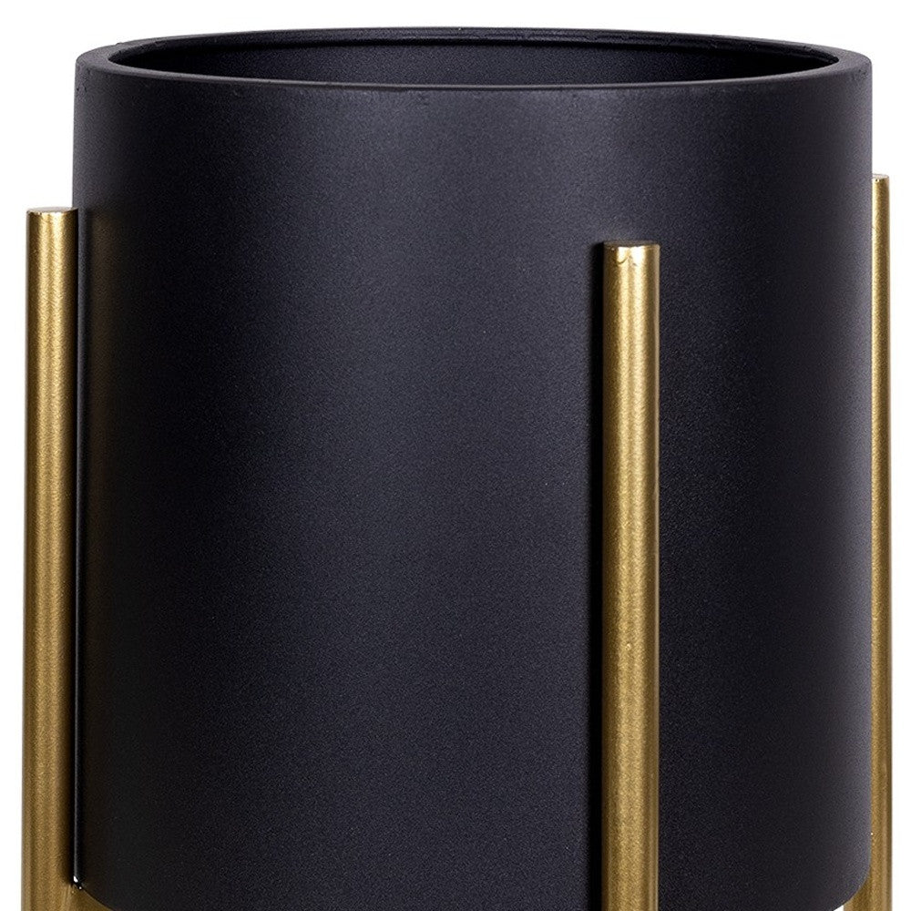 HomeRoots 20" Metal Round End Table in Gold And Black Finish