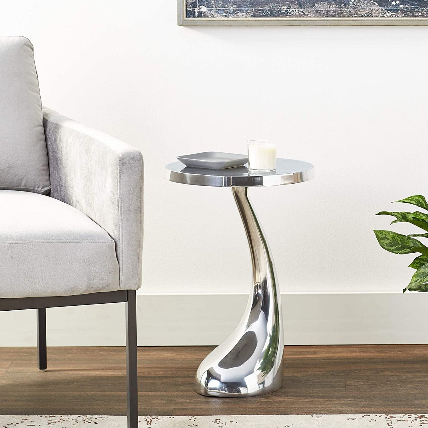 HomeRoots 21" Aluminum Round End Table in Silver Finish
