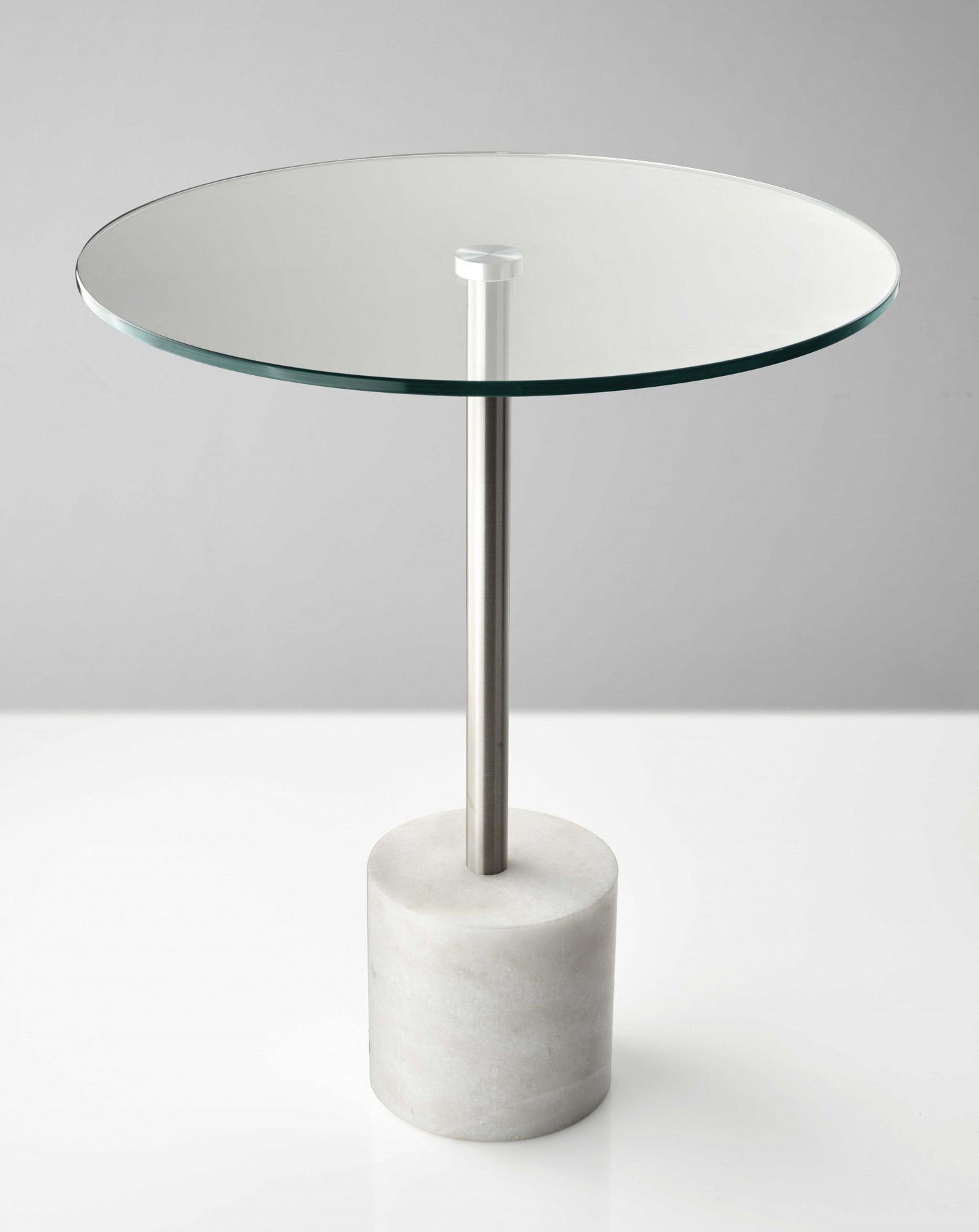 HomeRoots 21" Glass Round End Table in Silver and Clear Finish