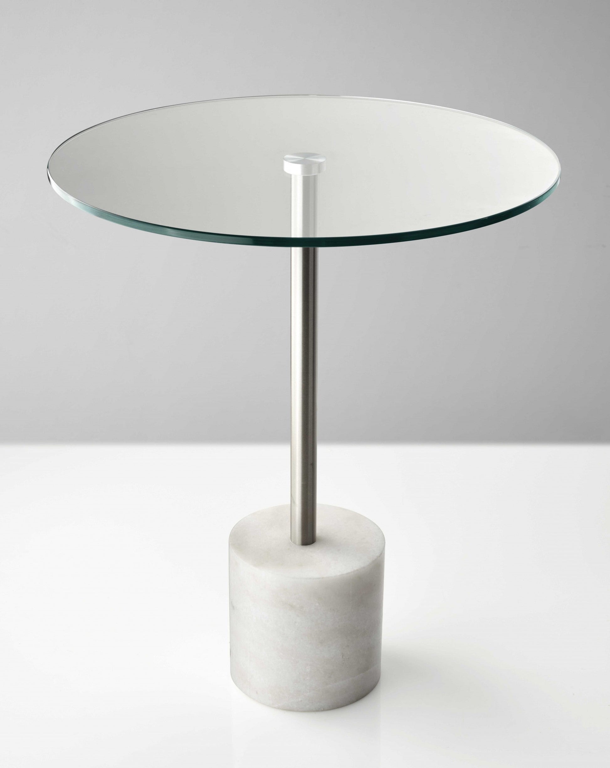 HomeRoots 21" Glass Round End Table in Silver and Clear Finish