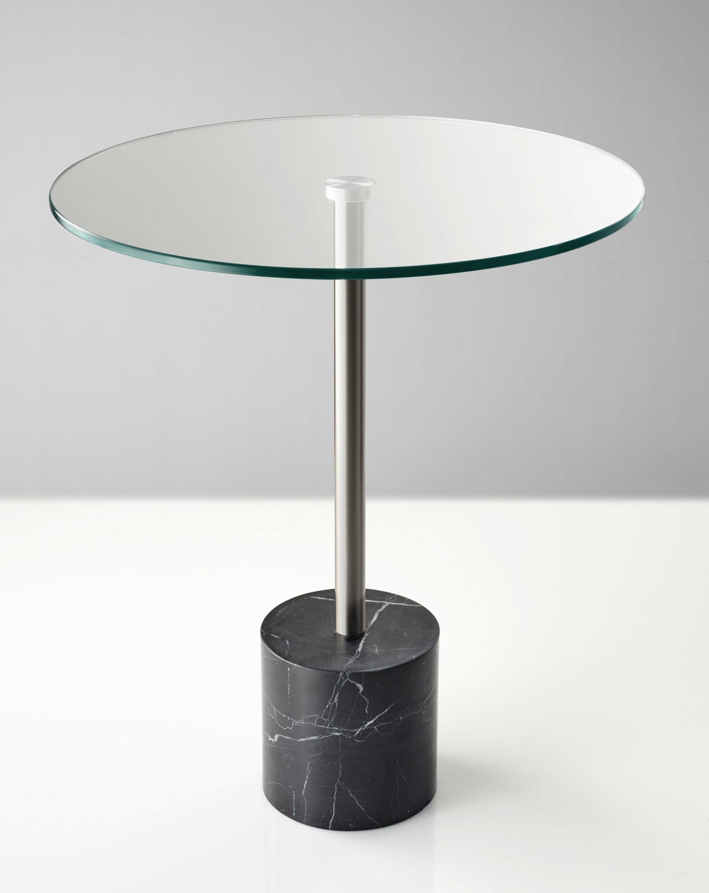HomeRoots 21" Silver And Clear Glass Round End Table