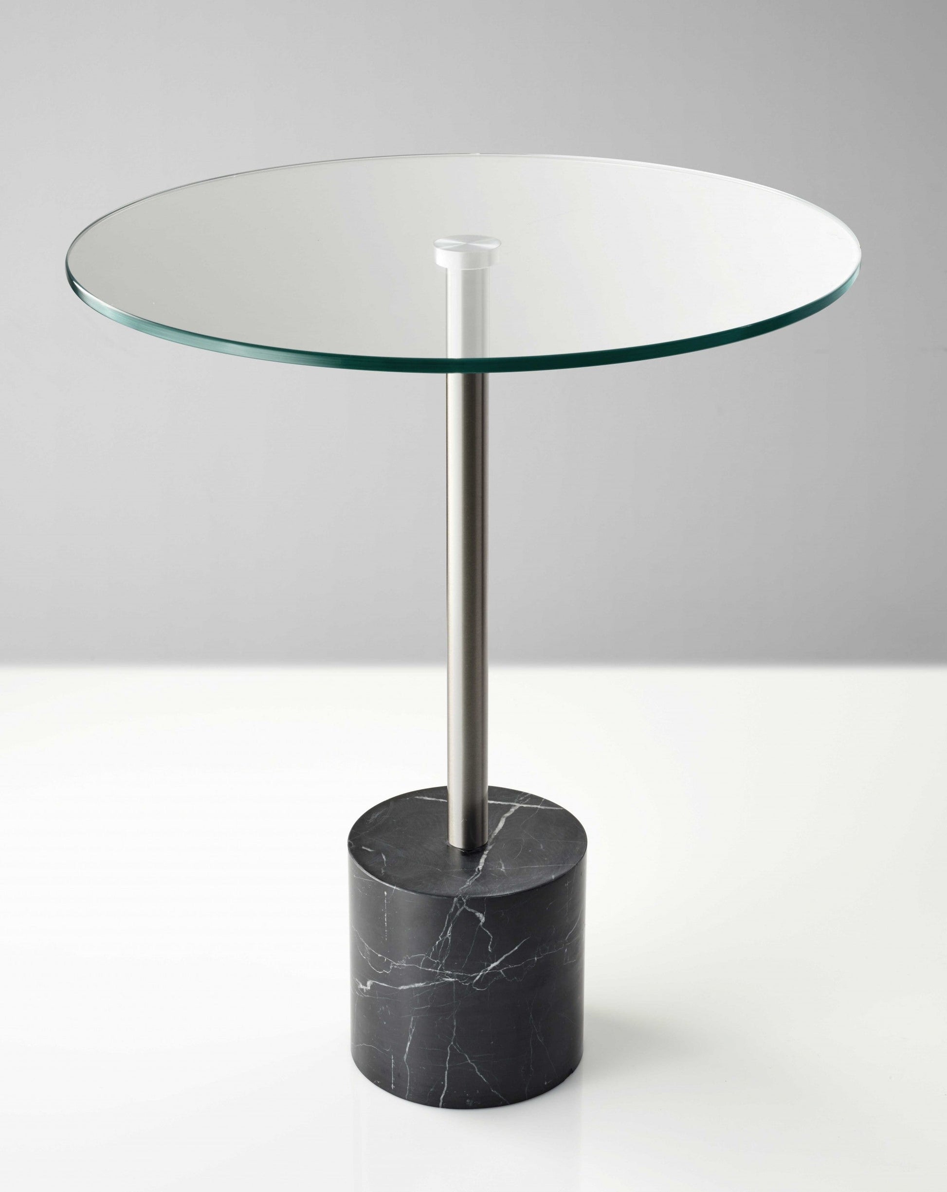 HomeRoots 21" Silver And Clear Glass Round End Table