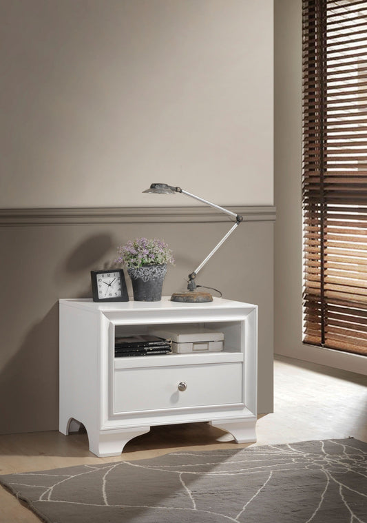 HomeRoots 23' x 17' x 20' White Wood Accent Table