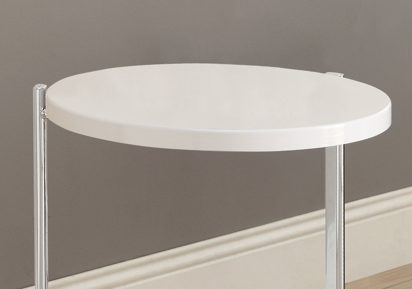 HomeRoots 24" Round End Table With Shelf in White Finish