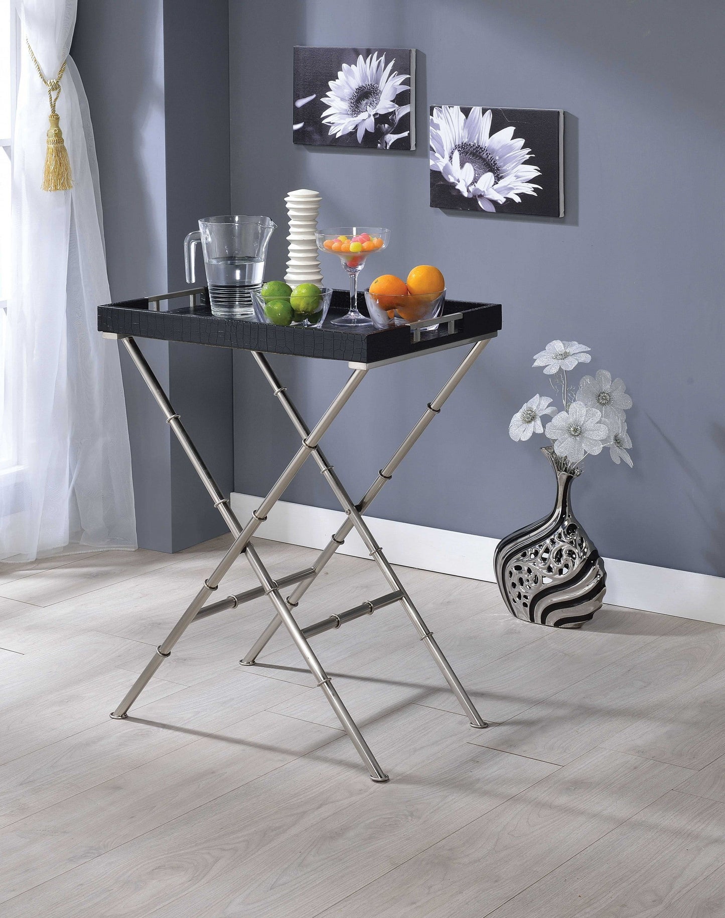HomeRoots 24' x 15' x 31' Black Wood Tray Table