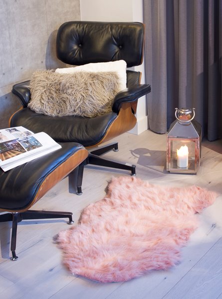 HomeRoots 24" x 36" x 1.5" Dusty Rose Faux Sheepskin - Area Rug