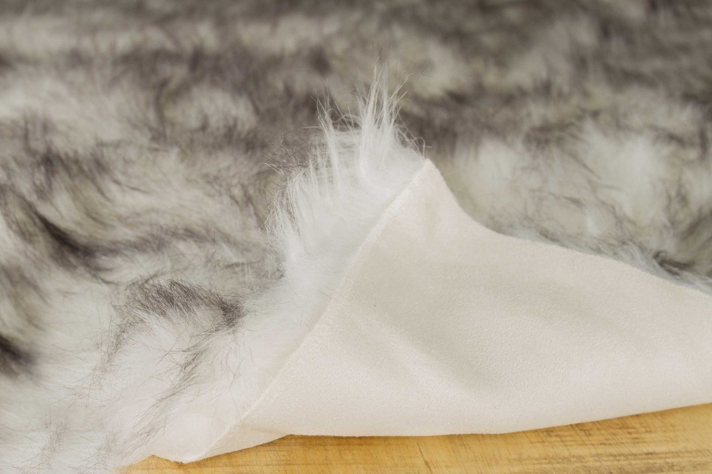 HomeRoots 24" x 36" x 1.5" Faux Sheepskin Area Rug With Gradient Grey Finish