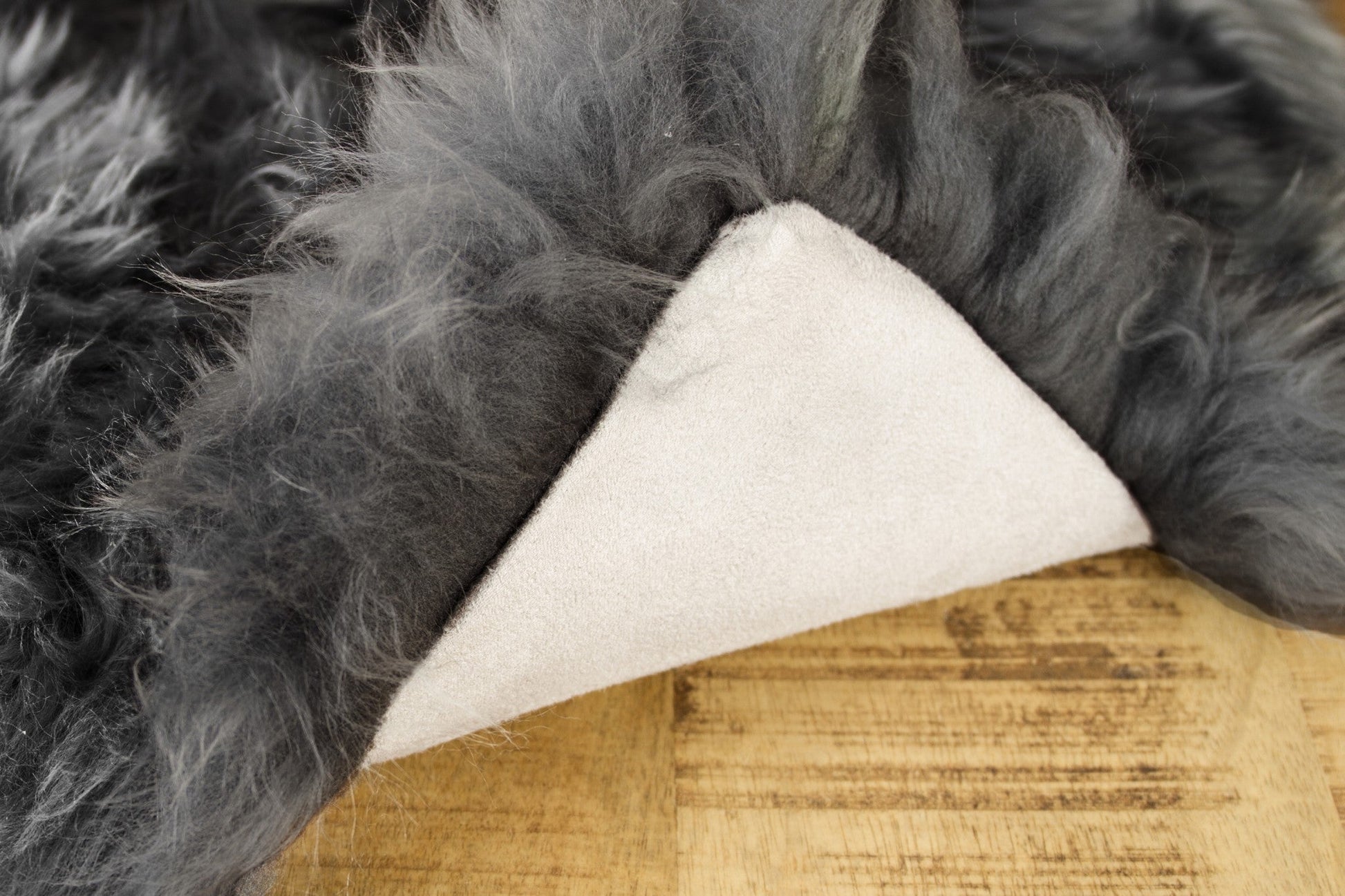 HomeRoots 24" x 36" x 1.5" Single Sheepskin Area Rug in Gray Finish