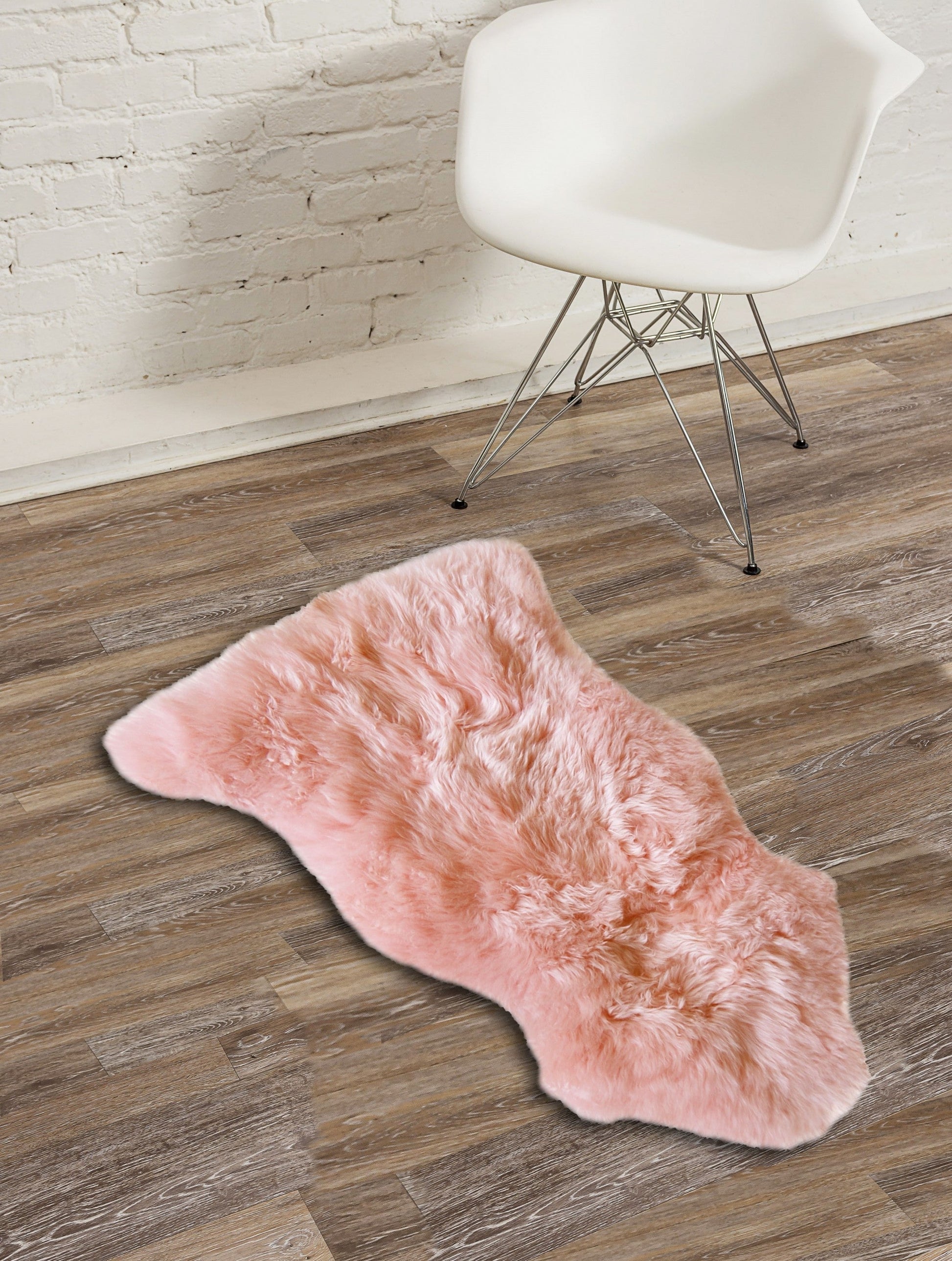 HomeRoots 24" x 36" x 1.5" Single Sheepskin Area Rug in Pink Finish