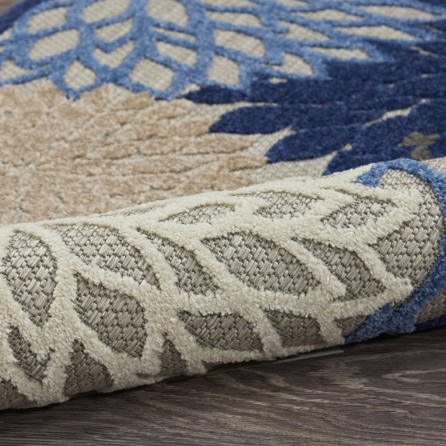 HomeRoots 3’ x 4’ Large Floral Indoor Outdoor Area Rug in Blue Finish